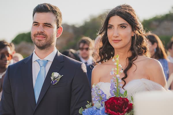 modern-wedding-ktima-xatzi-blue-hyndrangeas-red-peonies_01