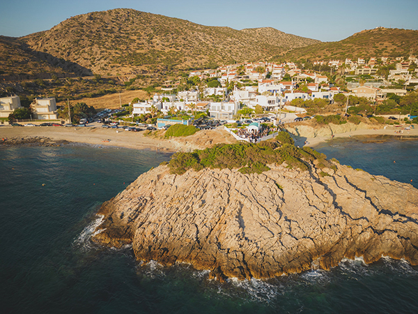 modern-wedding-ktima-xatzi-blue-hyndrangeas-red-peonies_10x