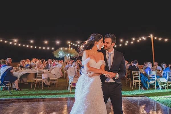 modern-wedding-ktima-xatzi-blue-hyndrangeas-red-peonies_18