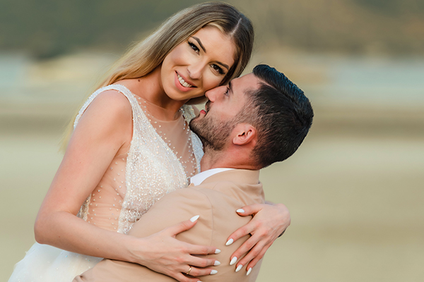 Υπαίθριος καλοκαιρινός γάμος στην Αθήνα με λευκές κάλλες │ Αναστασία & Νίκος