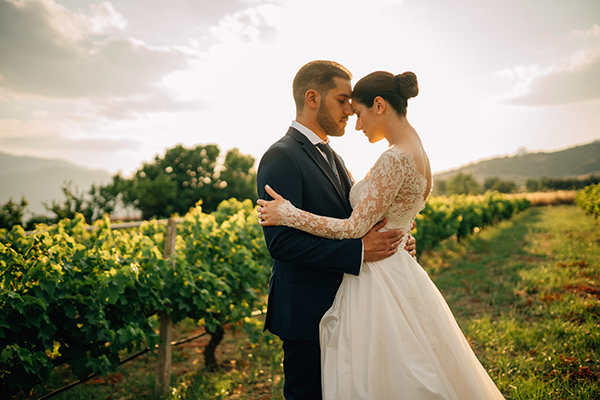 pretty-spring-wedding-meteora_01