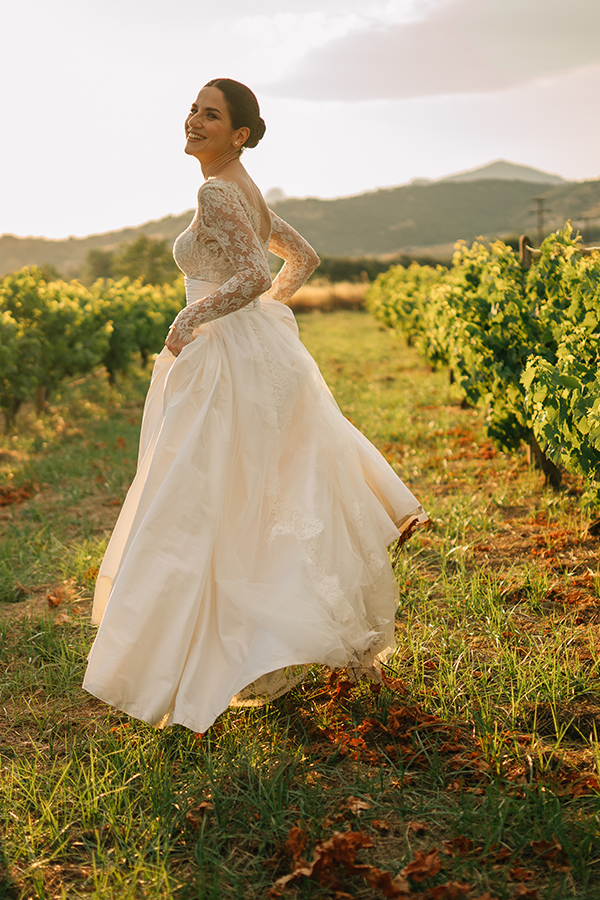 pretty-spring-wedding-meteora_02