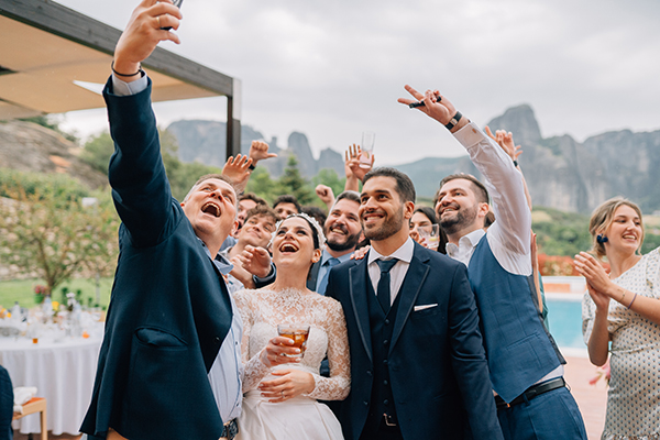 pretty-spring-wedding-meteora_37