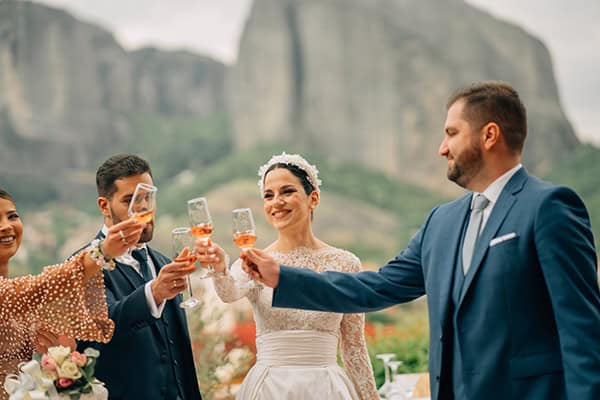 pretty-spring-wedding-meteora_42