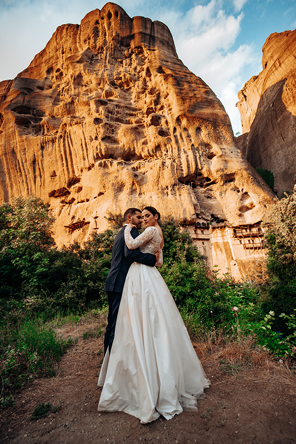 pretty-spring-wedding-meteora_50