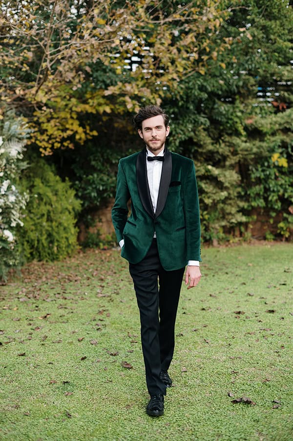 romantic-chic-styled-shoot-white-blooms-impressive-emerald-hues_03x