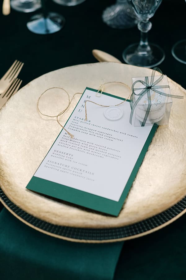 romantic-chic-styled-shoot-white-blooms-impressive-emerald-hues_05z