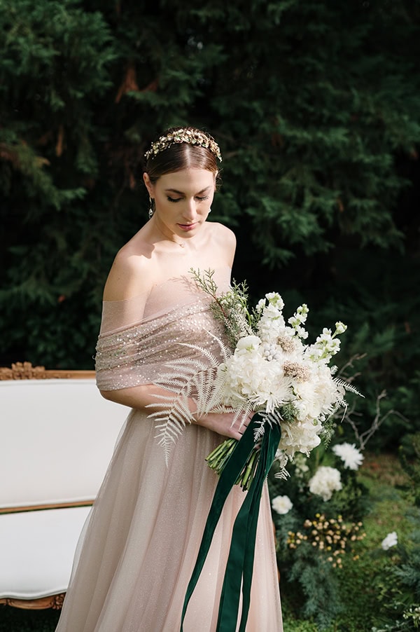 romantic-chic-styled-shoot-white-blooms-impressive-emerald-hues_11x