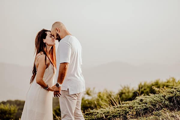 romantic-prewedding-shoot-lake_01