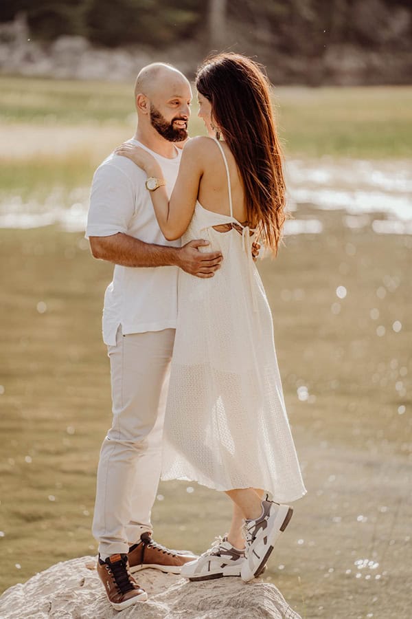 romantic-prewedding-shoot-lake_03