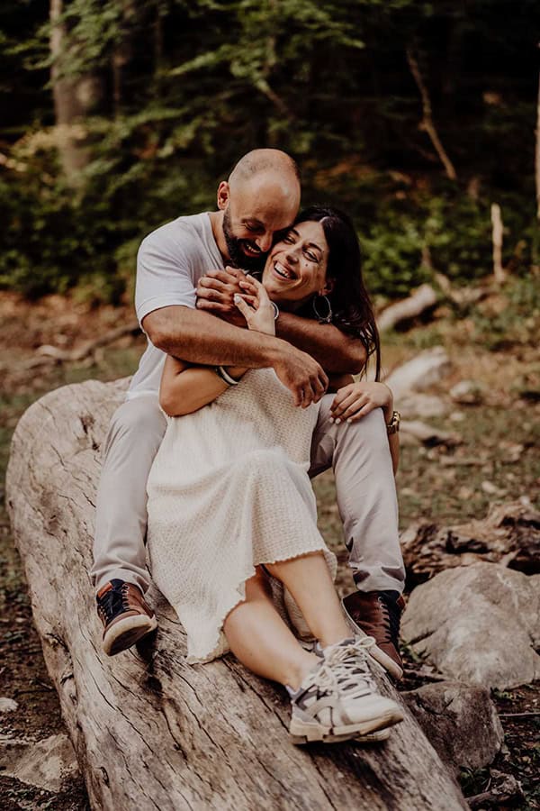 romantic-prewedding-shoot-lake_09