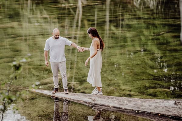 romantic-prewedding-shoot-lake_12