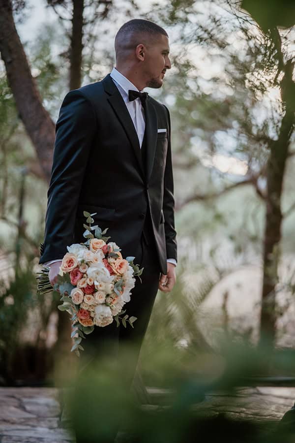 romantic-summer-wedding-ktima-kleopatra-flowers-somon-hues_08z