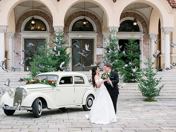 romantic-winter-wedding-patra-red-white-roses_01