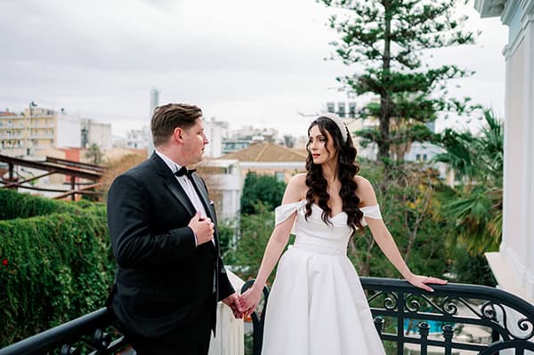 romantic-winter-wedding-patra-red-white-roses_05