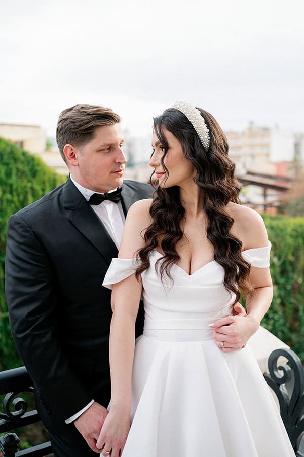 romantic-winter-wedding-patra-red-white-roses_06