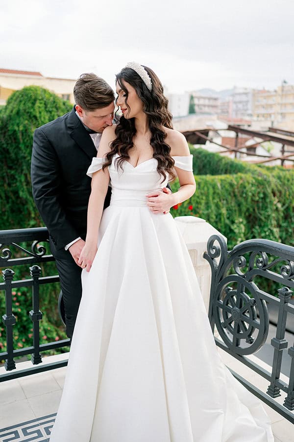 romantic-winter-wedding-patra-red-white-roses_07