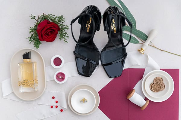 romantic-winter-wedding-patra-red-white-roses_12