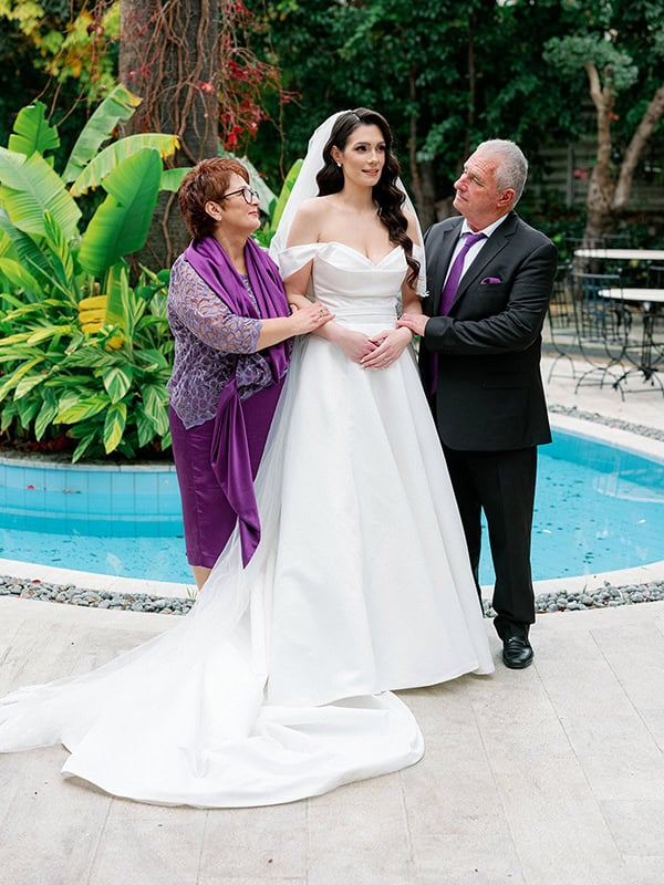 romantic-winter-wedding-patra-red-white-roses_31