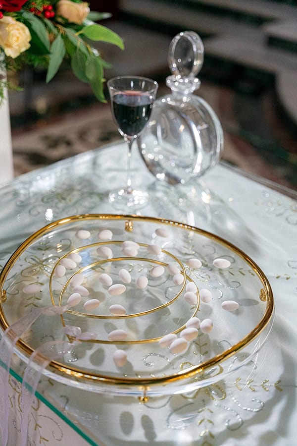 romantic-winter-wedding-patra-red-white-roses_44