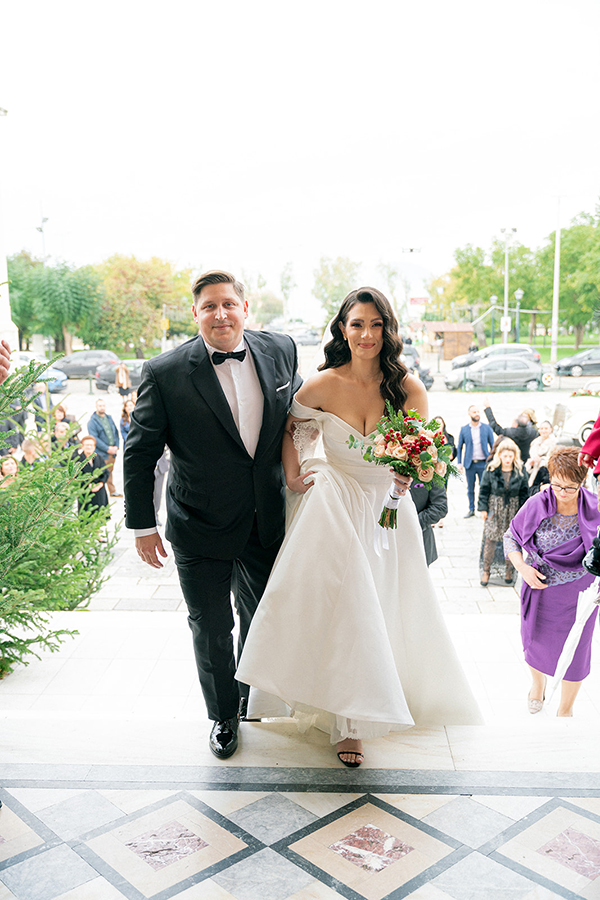 romantic-winter-wedding-patra-red-white-roses_52