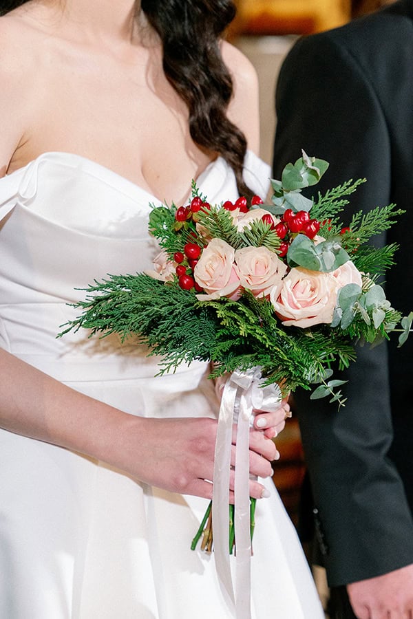 romantic-winter-wedding-patra-red-white-roses_58