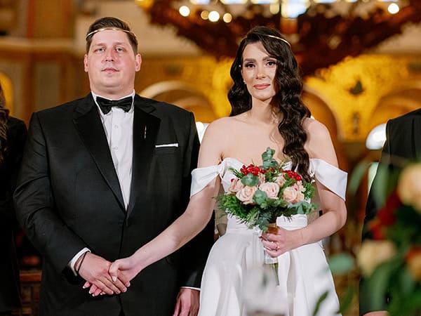 romantic-winter-wedding-patra-red-white-roses_60