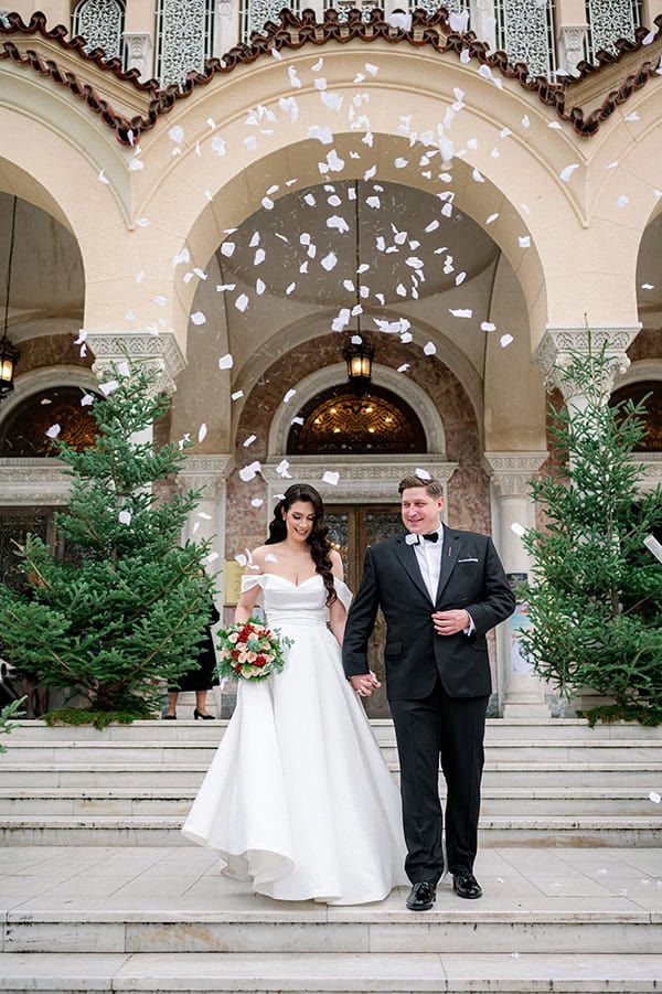 romantic-winter-wedding-patra-red-white-roses_62