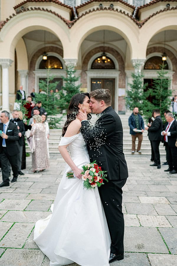 romantic-winter-wedding-patra-red-white-roses_66
