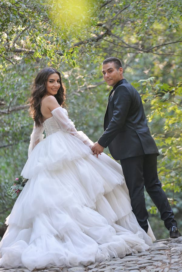 rustic-military-wedding-nicosia-colorful-blooms-vivid-tones_02x