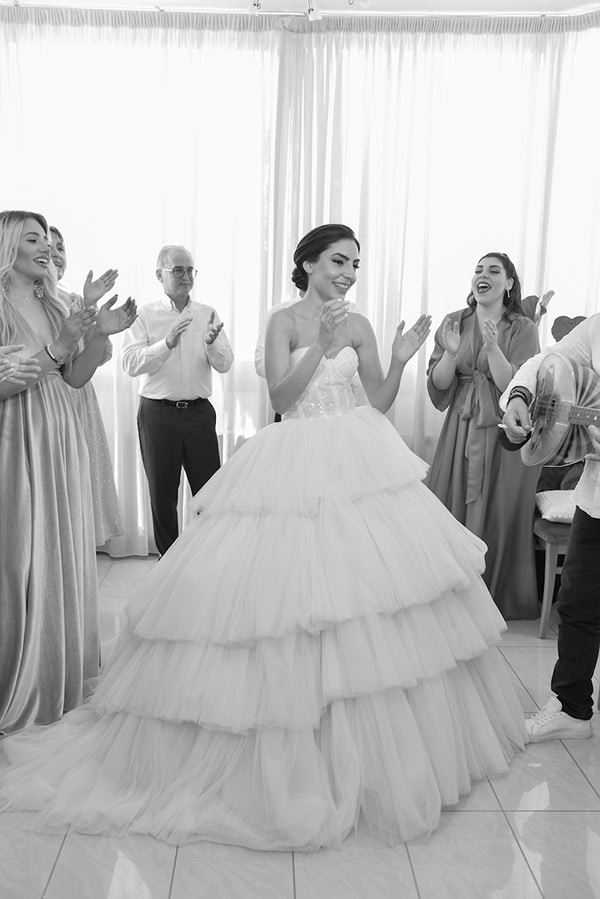 rustic-military-wedding-nicosia-colorful-blooms-vivid-tones_05