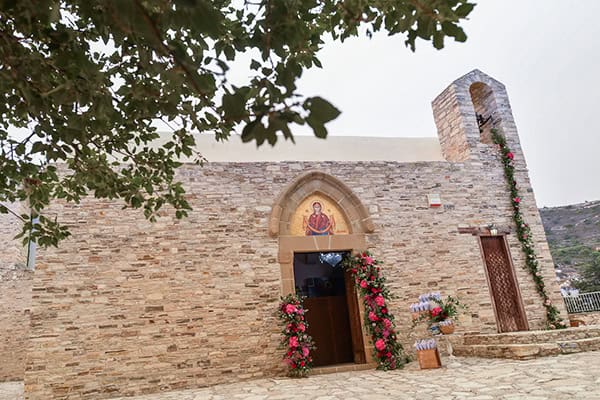 rustic-military-wedding-nicosia-colorful-blooms-vivid-tones_15