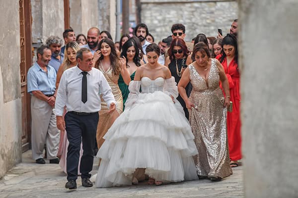 rustic-military-wedding-nicosia-colorful-blooms-vivid-tones_19