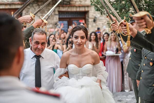 rustic-military-wedding-nicosia-colorful-blooms-vivid-tones_21