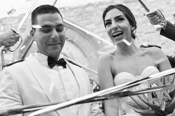 rustic-military-wedding-nicosia-colorful-blooms-vivid-tones_31