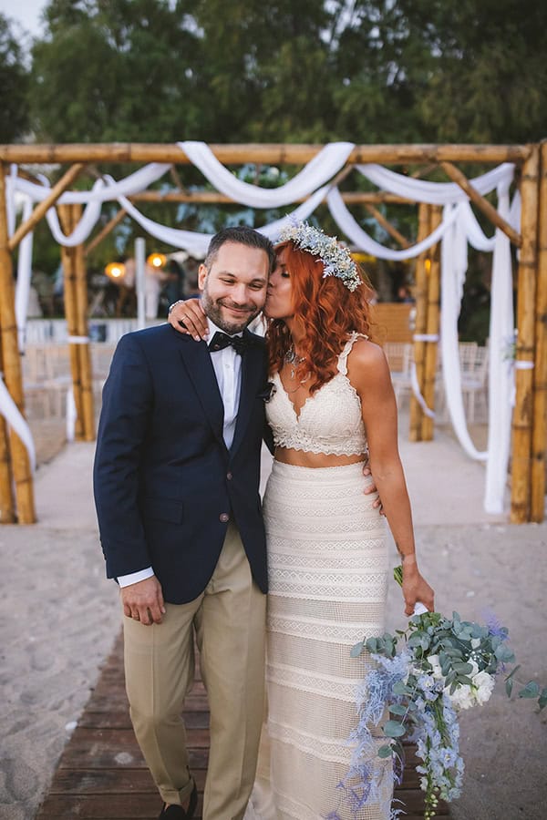 summer-wedding-athens-boho-mood-white-light-blue-blooms_03