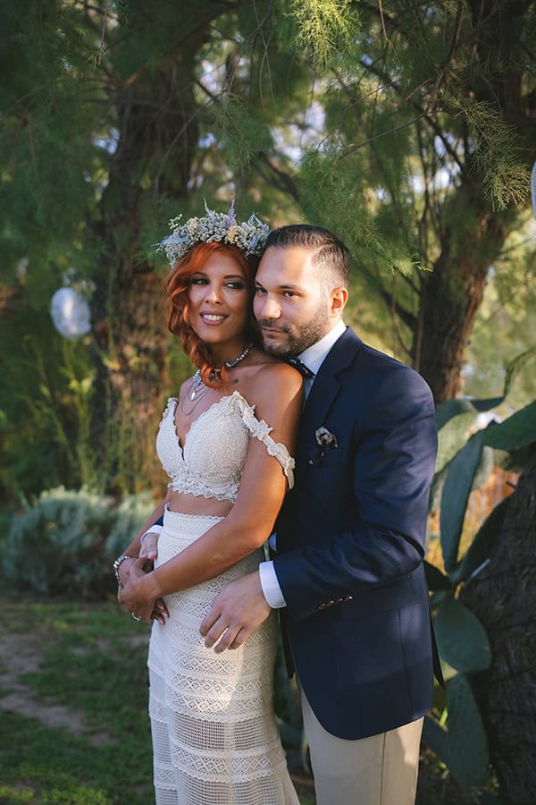 summer-wedding-athens-boho-mood-white-light-blue-blooms_10