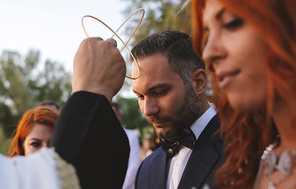 summer-wedding-athens-boho-mood-white-light-blue-blooms_12