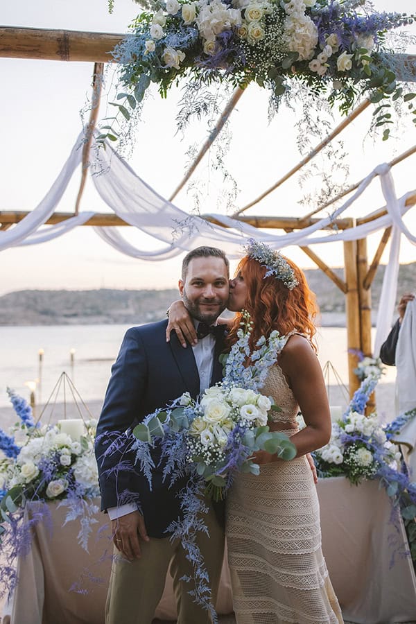 summer-wedding-athens-boho-mood-white-light-blue-blooms_15