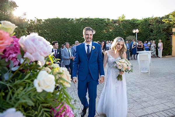 summer-wedding-baptism-athens-roses-hydrangeas-romantic-tones_15x