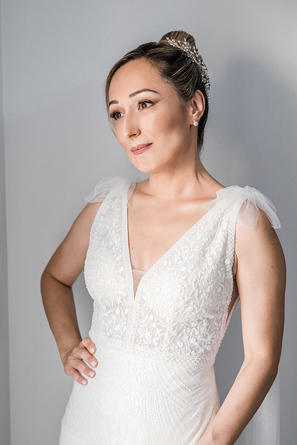 summer-wedding-drama-roses-baby-breath_01