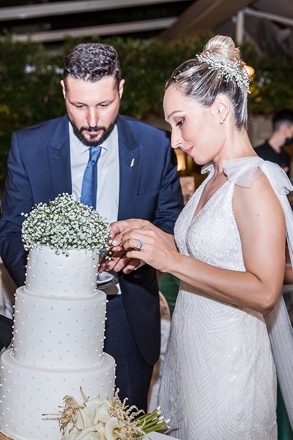 summer-wedding-drama-roses-baby-breath_14