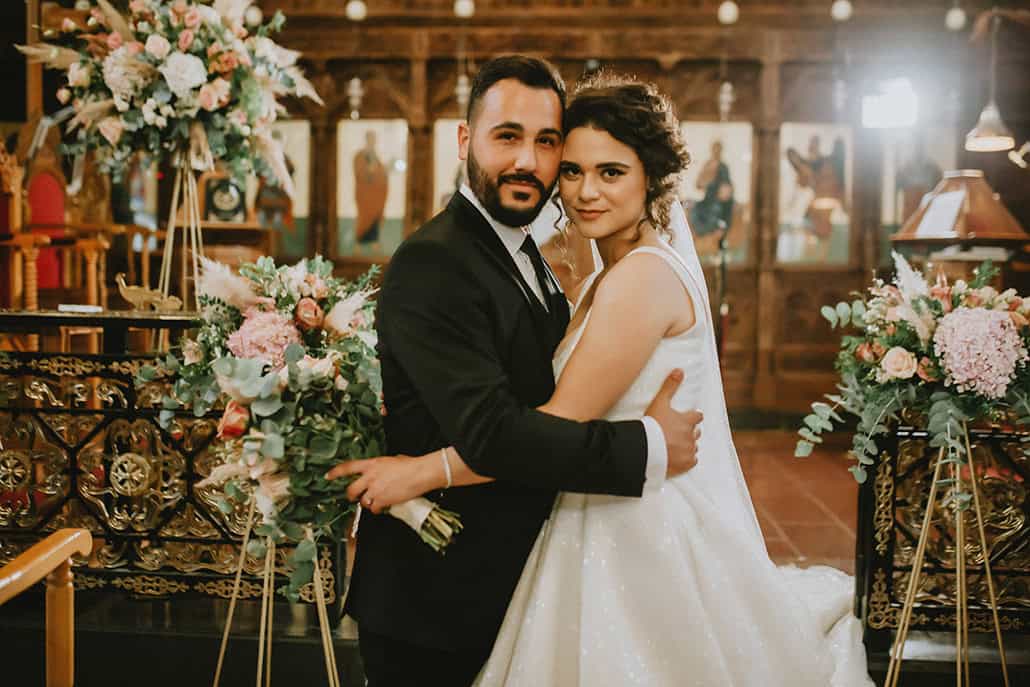 Καλοκαιρινός γάμος στο Evgenios Hills με ρομαντικά άνθη και pampas grass │ Άνθη & Νικόλας