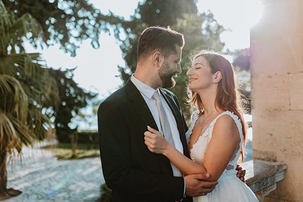 total-white-summer-wedding-thessaloniki-roses-lycianthus_05