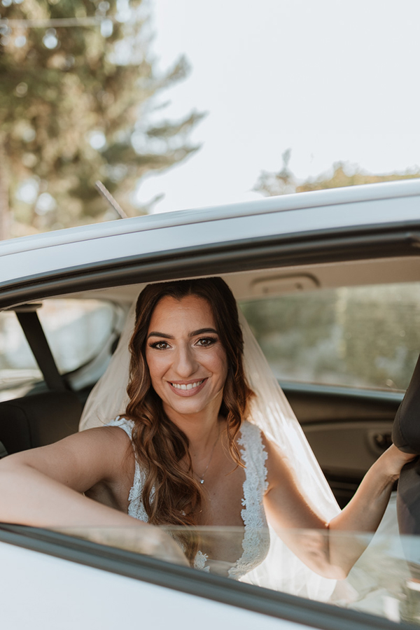 total-white-summer-wedding-thessaloniki-roses-lycianthus_08