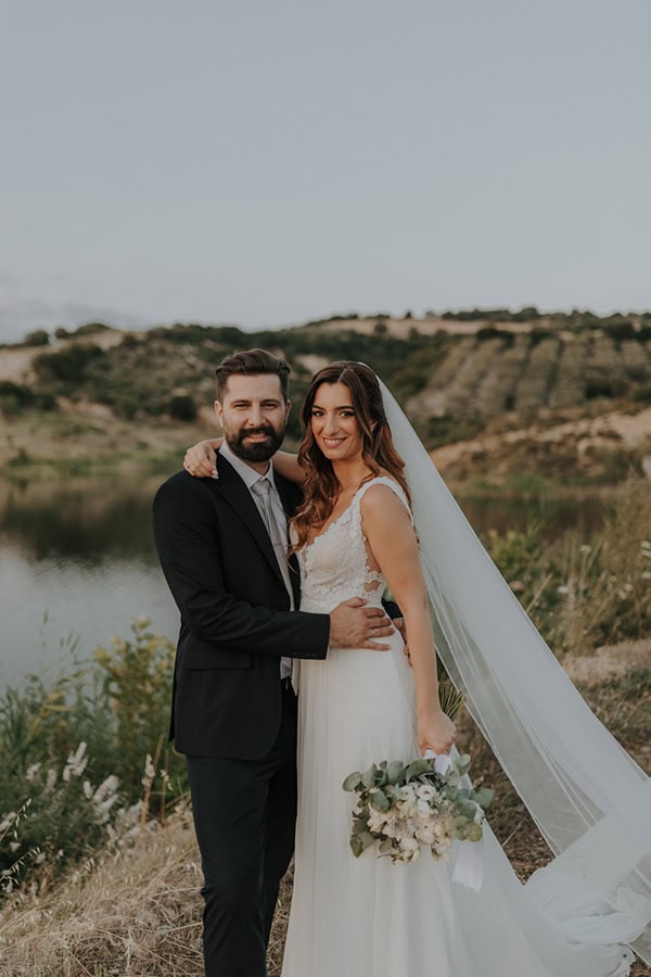 total-white-summer-wedding-thessaloniki-roses-lycianthus_21