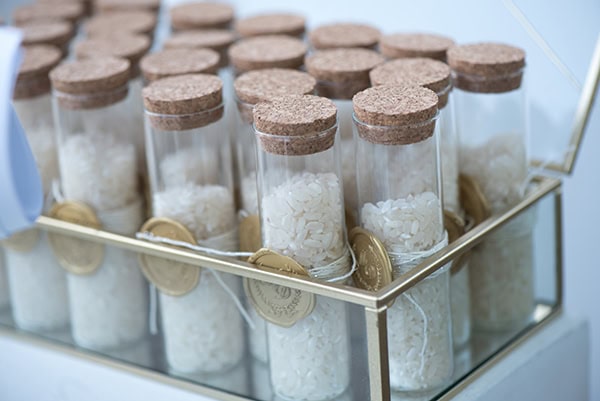 Πρωτότυπη ιδέα για το βαζάκι με το ρύζι στο γάμο