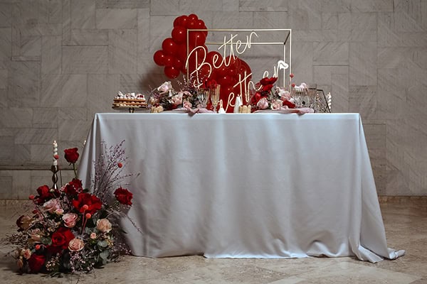 utterly-romantic-styled-shoot-roses-vivid-red-pink-tones_02