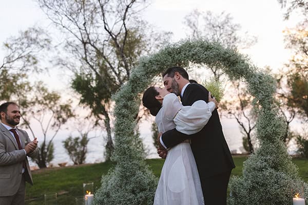 Άκρως ρομαντικός γάμος στην Αθήνα με πλούσιο ανθοστολισμό από γυψοφίλη │ Καμέλα & Παναγιώτης