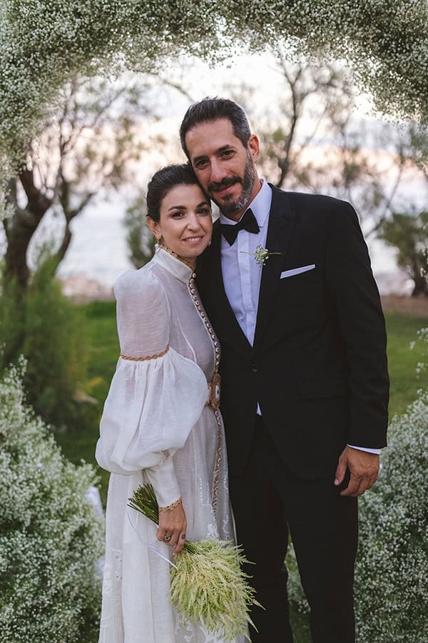 utterly-romantic-wedding-athens-lush-florals-baby-breaths_01
